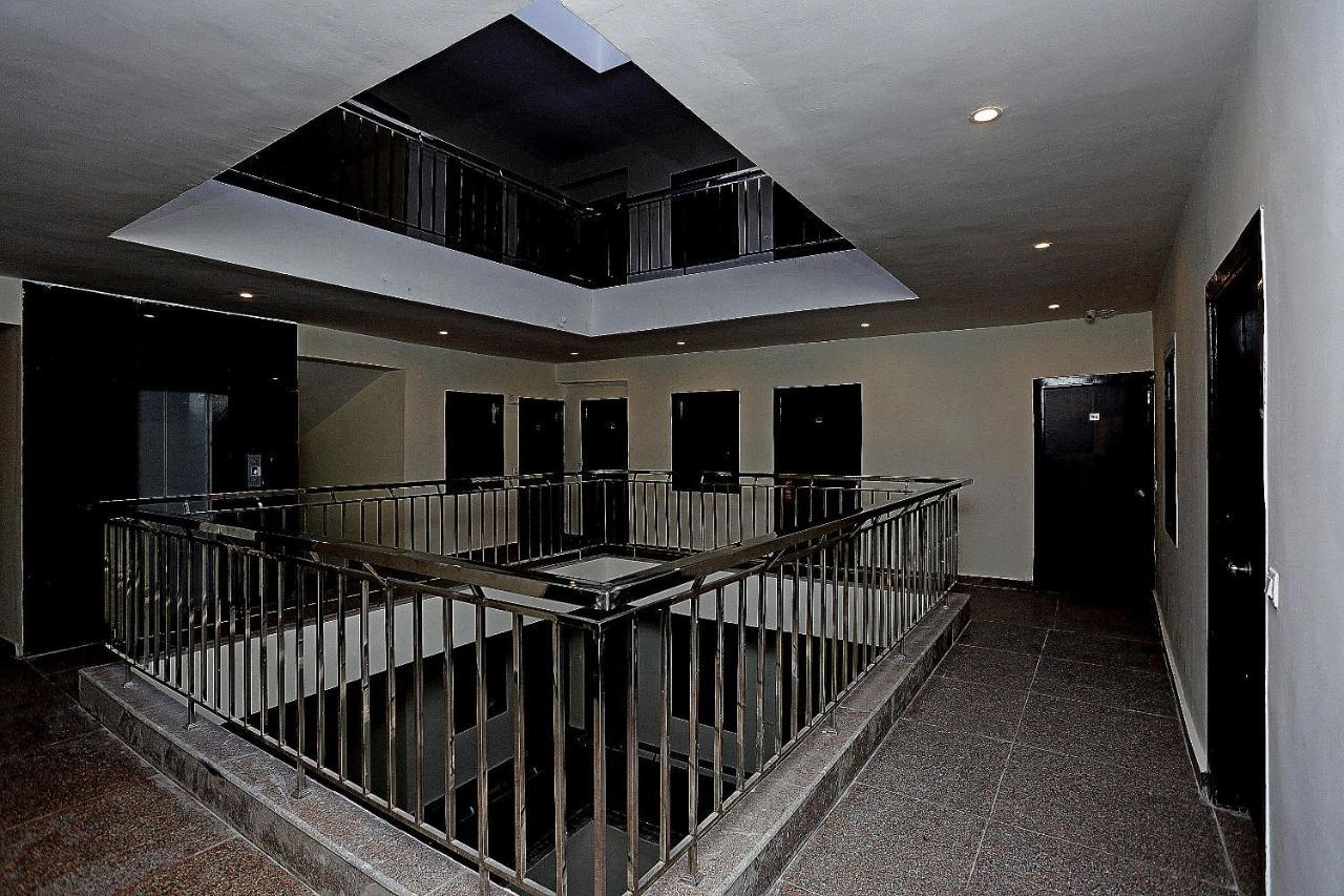 Oyo 12171 Hotel Sky View Gurgaon Buitenkant foto